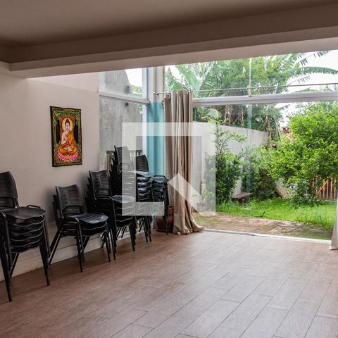 Casa à venda com 378m², 4 quartos e 3 vagas Casa à venda com 378m², 4 quartos e 3 vagasSala do Jardim