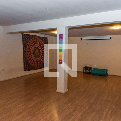 Casa à venda com 378m², 4 quartos e 3 vagas Casa à venda com 378m², 4 quartos e 3 vagasSalão