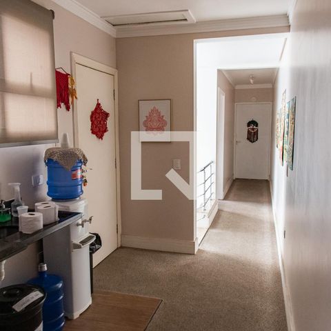 Casa à venda com 378m², 4 quartos e 3 vagas Casa à venda com 378m², 4 quartos e 3 vagasCorredor