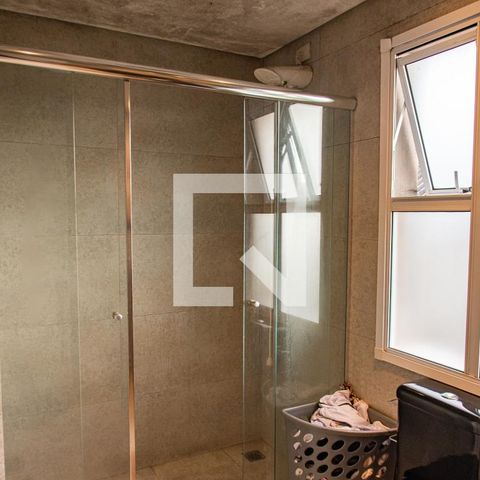 Casa à venda com 378m², 4 quartos e 3 vagas Casa à venda com 378m², 4 quartos e 3 vagasBanheiro da suíte