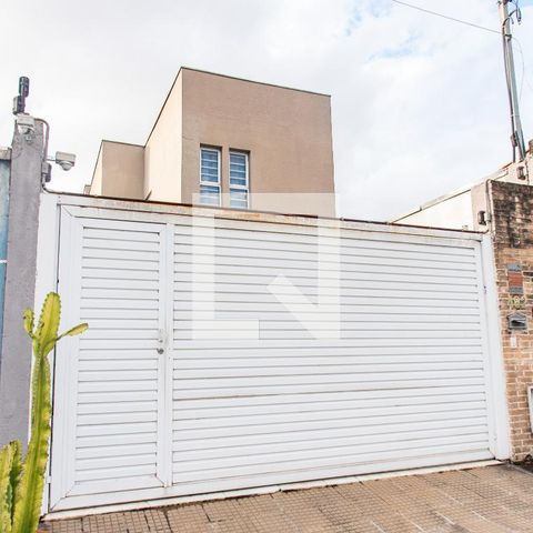 Casa à venda com 378m², 4 quartos e 3 vagas Casa à venda com 378m², 4 quartos e 3 vagasFachada