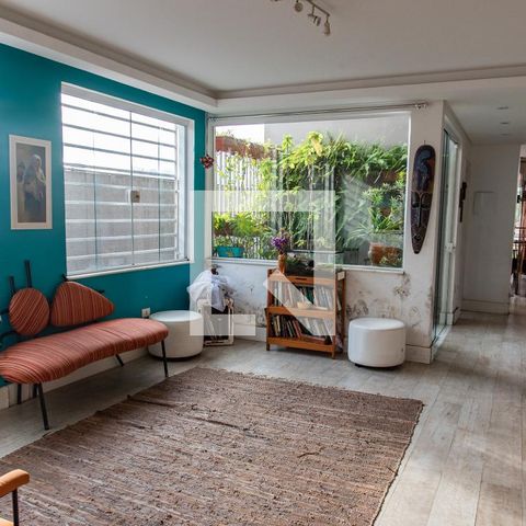 Casa à venda com 378m², 4 quartos e 3 vagas Casa à venda com 378m², 4 quartos e 3 vagasSala