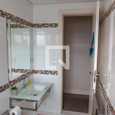 Casa à venda com 378m², 4 quartos e 3 vagas Casa à venda com 378m², 4 quartos e 3 vagasBanheiro 2