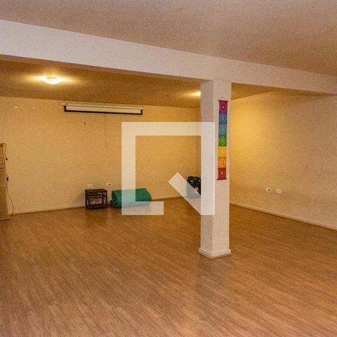 Casa à venda com 378m², 4 quartos e 3 vagas Casa à venda com 378m², 4 quartos e 3 vagasSalão