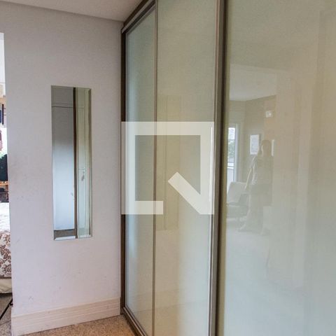 Casa à venda com 378m², 4 quartos e 3 vagas Casa à venda com 378m², 4 quartos e 3 vagasCloset da suíte