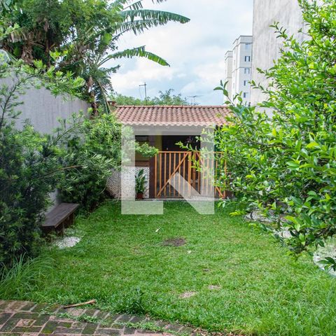 Casa à venda com 378m², 4 quartos e 3 vagas Casa à venda com 378m², 4 quartos e 3 vagasQuintal