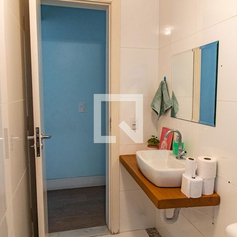 Casa à venda com 378m², 4 quartos e 3 vagas Casa à venda com 378m², 4 quartos e 3 vagasBanheiro 1