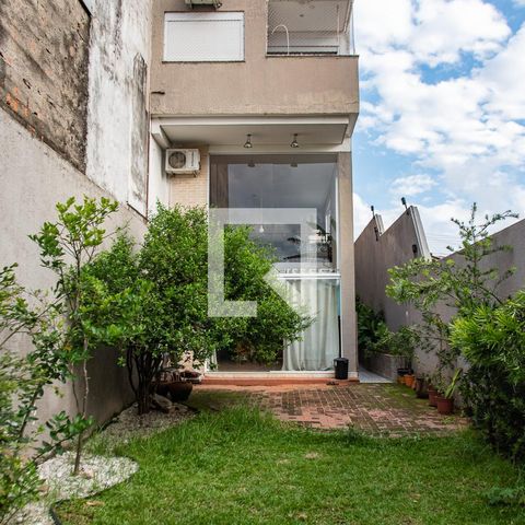 Casa à venda com 378m², 4 quartos e 3 vagas Casa à venda com 378m², 4 quartos e 3 vagasQuintal
