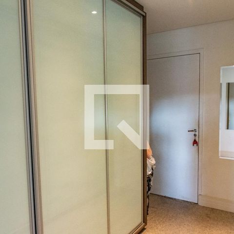 Casa à venda com 378m², 4 quartos e 3 vagas Casa à venda com 378m², 4 quartos e 3 vagasCloset da suíte