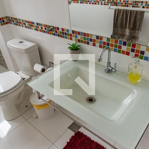 Casa à venda com 378m², 4 quartos e 3 vagas Casa à venda com 378m², 4 quartos e 3 vagasBanheiro 2