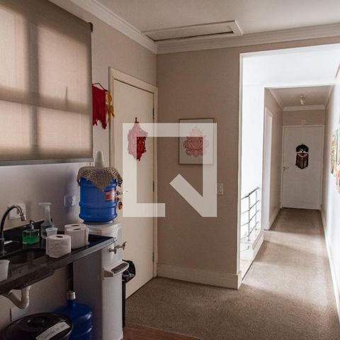 Casa à venda com 378m², 4 quartos e 3 vagas Casa à venda com 378m², 4 quartos e 3 vagasCorredor
