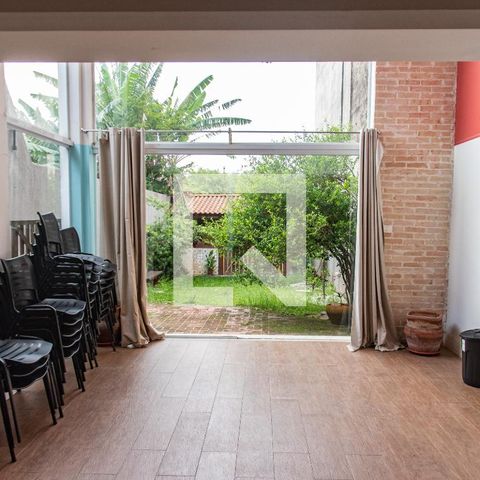 Casa à venda com 378m², 4 quartos e 3 vagas Casa à venda com 378m², 4 quartos e 3 vagasSala do Jardim