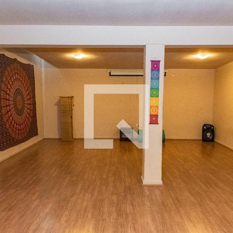 Casa à venda com 378m², 4 quartos e 3 vagas Casa à venda com 378m², 4 quartos e 3 vagasSalão