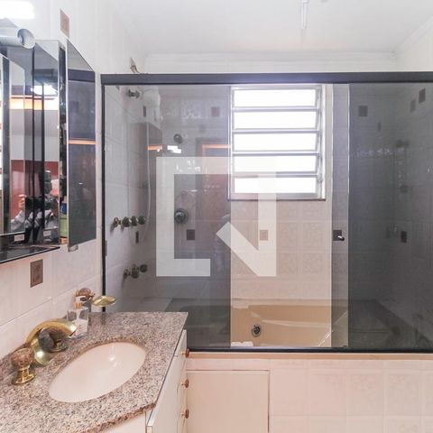 Casa à venda com 200m², 3 quartos e 3 vagasBanheiro da Suíte