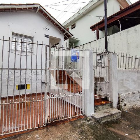 Casa à venda com 70m², 1 quarto e 1 vaga Casa à venda com 70m², 1 quarto e 1 vagaFachada