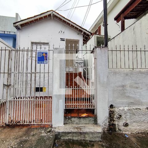 Casa à venda com 70m², 1 quarto e 1 vaga Casa à venda com 70m², 1 quarto e 1 vagaFachada