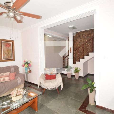 Casa à venda com 217m², 4 quartos e 2 vagasSala de Estar