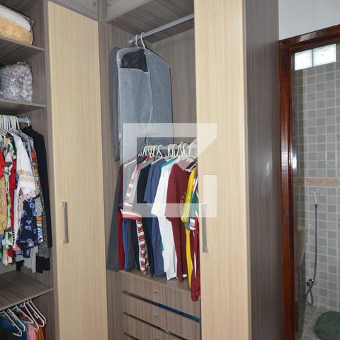 Casa à venda com 217m², 4 quartos e 2 vagasCloset da suíte