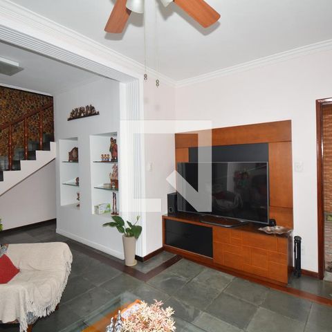 Casa à venda com 217m², 4 quartos e 2 vagasSala de Estar