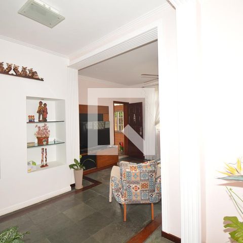Casa à venda com 217m², 4 quartos e 2 vagasSala de Estar