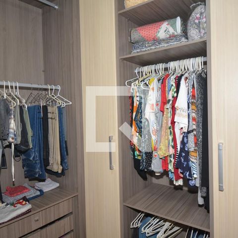 Casa à venda com 217m², 4 quartos e 2 vagasCloset da suíte