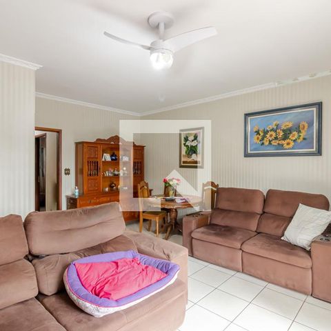 Casa à venda com 400m², 3 quartos e 8 vagas Casa à venda com 400m², 3 quartos e 8 vagasSala