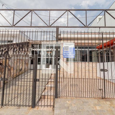 Casa à venda com 400m², 3 quartos e 8 vagas Casa à venda com 400m², 3 quartos e 8 vagasFachada