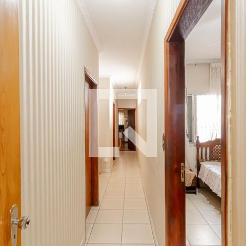 Casa à venda com 400m², 3 quartos e 8 vagas Casa à venda com 400m², 3 quartos e 8 vagasCorredor