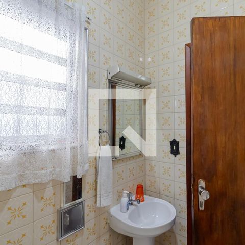 Casa à venda com 400m², 3 quartos e 8 vagas Casa à venda com 400m², 3 quartos e 8 vagasBanheiro 2