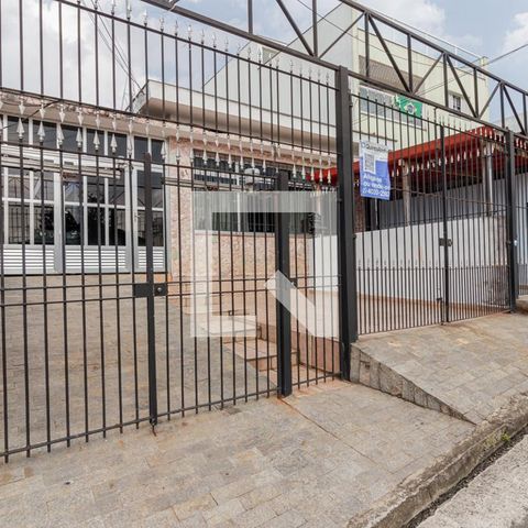 Casa à venda com 400m², 3 quartos e 8 vagas Casa à venda com 400m², 3 quartos e 8 vagasFachada