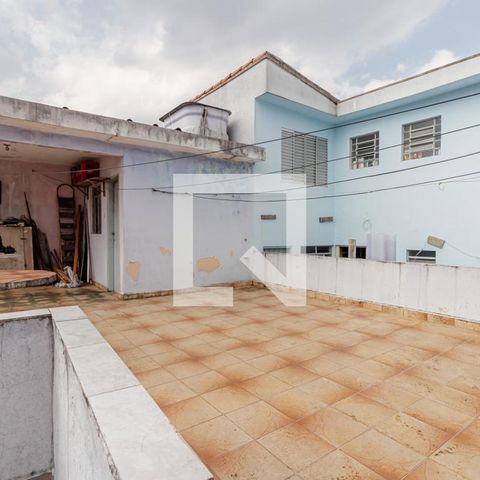 Casa à venda com 400m², 3 quartos e 8 vagas Casa à venda com 400m², 3 quartos e 8 vagasTerraço