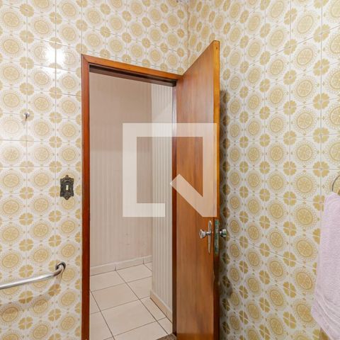 Casa à venda com 400m², 3 quartos e 8 vagas Casa à venda com 400m², 3 quartos e 8 vagasBanheiro