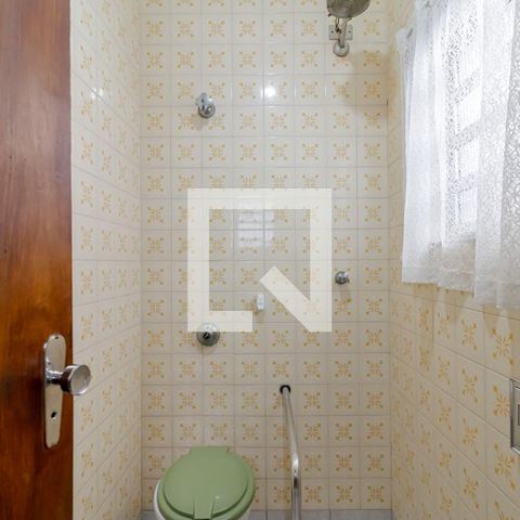 Casa à venda com 400m², 3 quartos e 8 vagas Casa à venda com 400m², 3 quartos e 8 vagasBanheiro 2