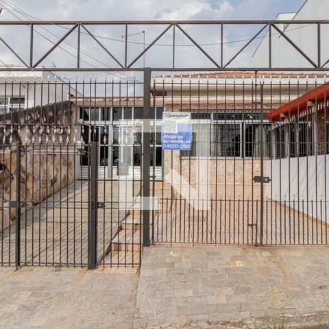 Casa à venda com 400m², 3 quartos e 8 vagas Casa à venda com 400m², 3 quartos e 8 vagasFachada