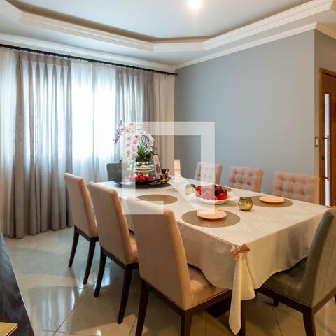 Casa à venda com 220m², 3 quartos e 4 vagasSala