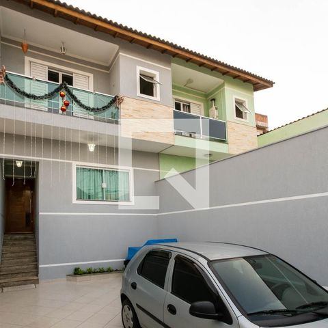 Casa à venda com 220m², 3 quartos e 4 vagasFrente