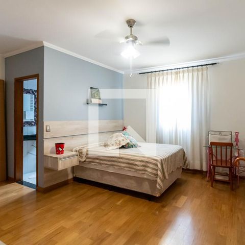Casa à venda com 220m², 3 quartos e 4 vagasSuíte 3