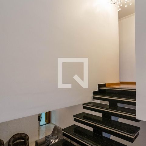Casa à venda com 220m², 3 quartos e 4 vagasEscada