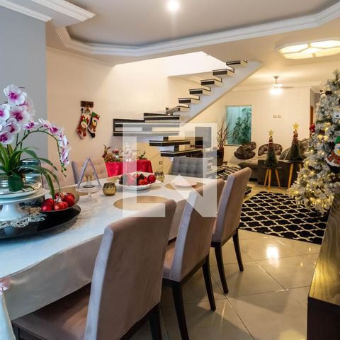 Casa à venda com 220m², 3 quartos e 4 vagasSala