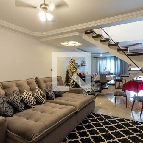 Casa à venda com 220m², 3 quartos e 4 vagasSala