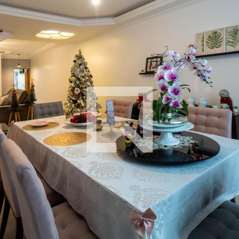Casa à venda com 220m², 3 quartos e 4 vagasSala
