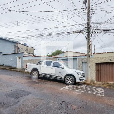 Casa à venda com 160m², 3 quartos e 2 vagasFachada