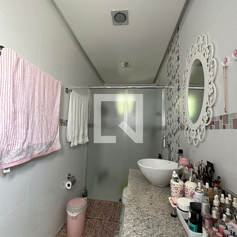 Casa à venda com 140m², 3 quartos e 2 vagasBanheiro da Suíte