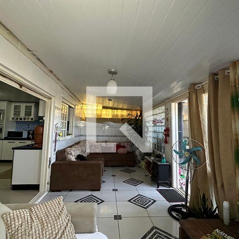 Casa à venda com 140m², 3 quartos e 2 vagasSala