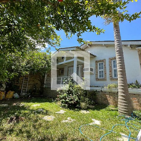 Casa à venda com 140m², 3 quartos e 2 vagasÁrea Externa