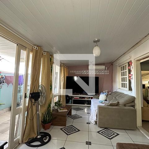Casa à venda com 140m², 3 quartos e 2 vagasSala