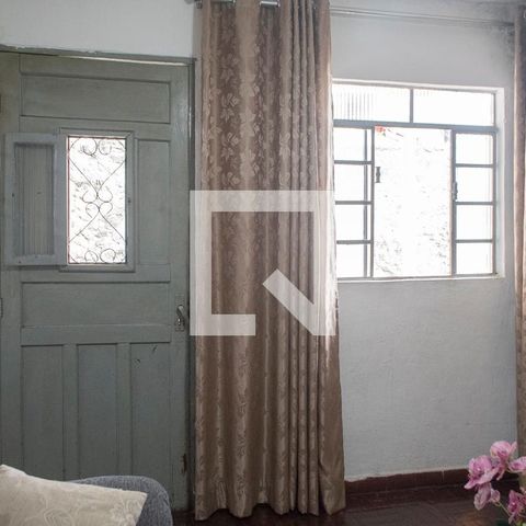 Casa à venda com 130m², 5 quartos e 2 vagas Casa à venda com 130m², 5 quartos e 2 vagasSala casa 1