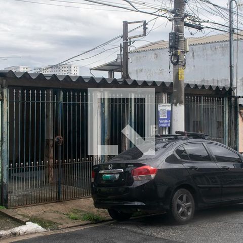 Casa à venda com 130m², 5 quartos e 2 vagas Casa à venda com 130m², 5 quartos e 2 vagasFachada