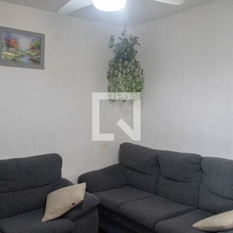 Casa à venda com 130m², 5 quartos e 2 vagas Casa à venda com 130m², 5 quartos e 2 vagasSala casa 1