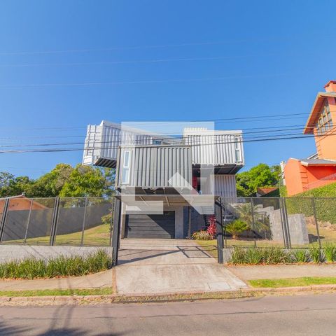 Casa à venda com 340m², 3 quartos e 3 vagasFachada